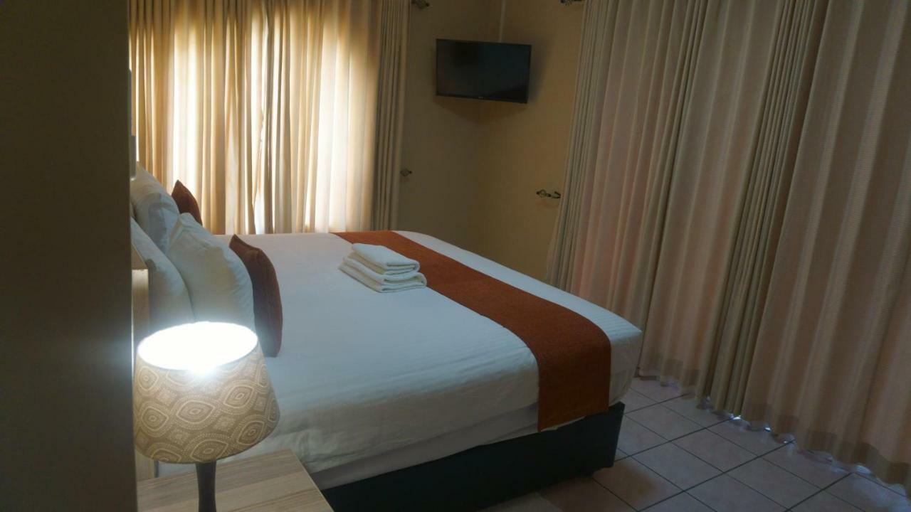 Bridgeville Guest House Gaborone Bagian luar foto